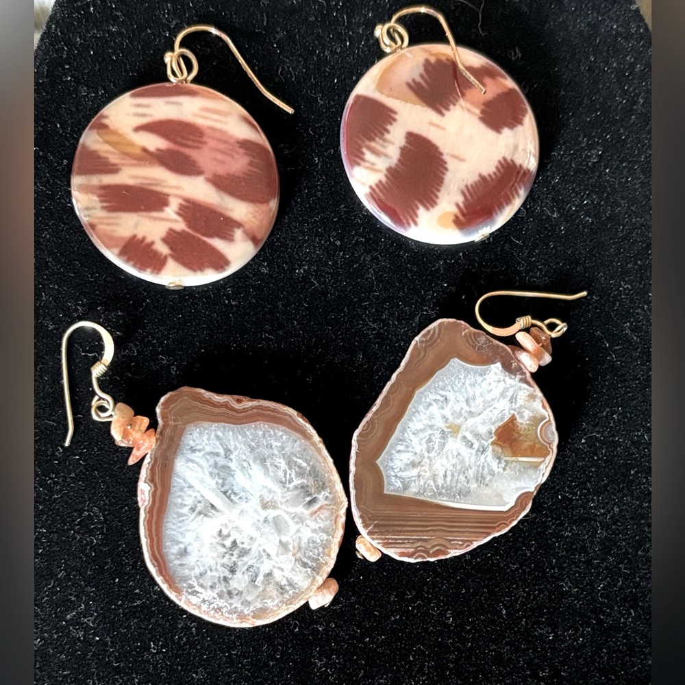Set of two earrings